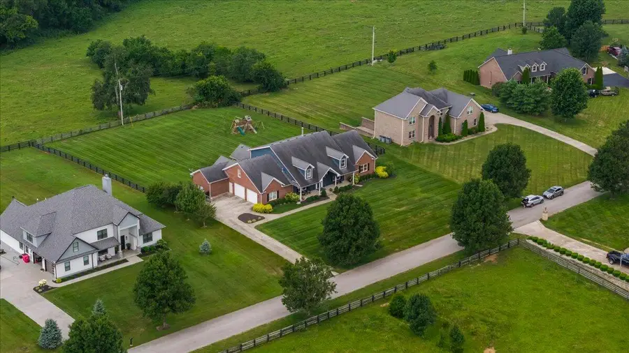 210 Colonial Drive, Versailles, KY 40383 - #2