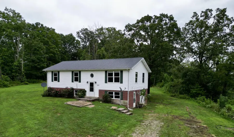 301 T Estes Road, Beattyville, KY 41311 - #3