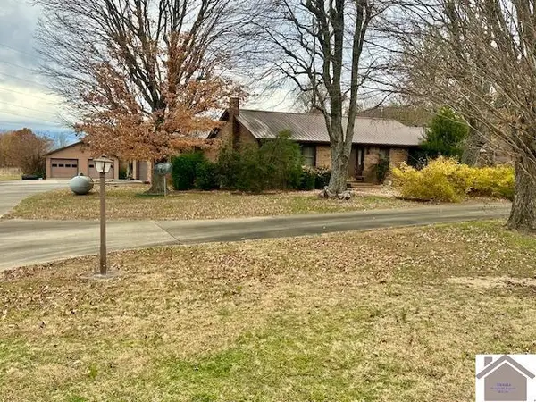 8898 E St Rt, Mayfield, KY 42066