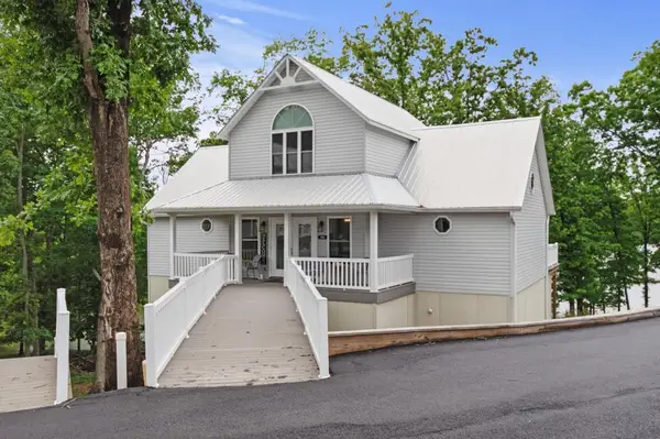 520 Yacht Drive, Grand Rivers, KY 42045