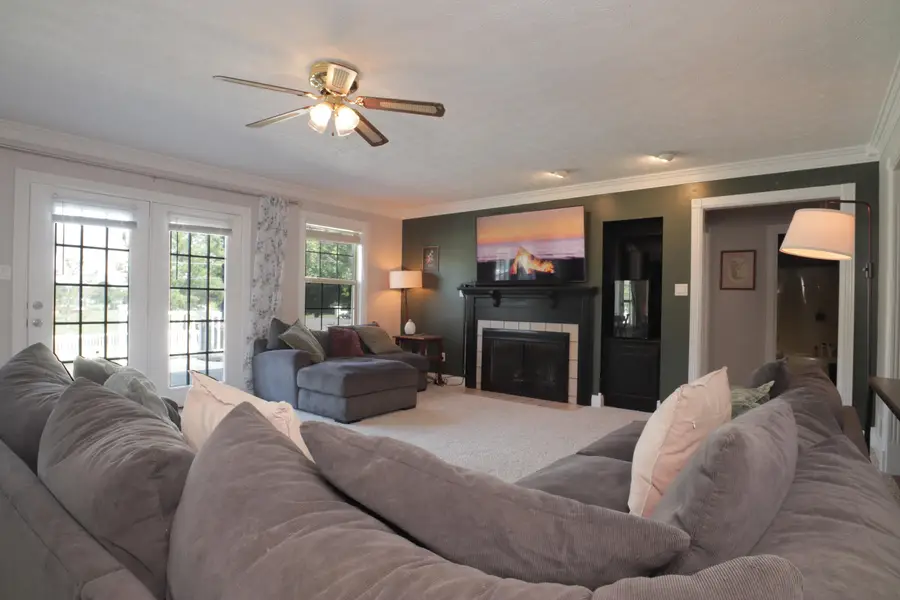 965 E Count Fleet Circle, Danville, KY 40422 - #2