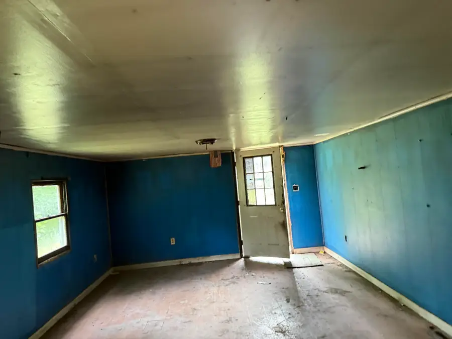 15872 Kentucky 38, Evarts, KY 40828 - #3