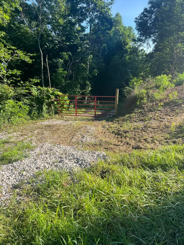 9999 Hwy 2004, McKee, KY 40447