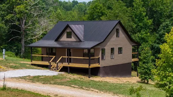 38 Hawks Point Road, Beattyville, KY 41311