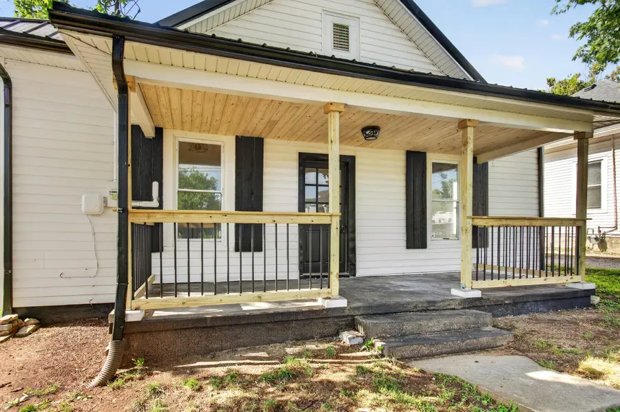 1220 W Walnut Street, Danville, KY 40422 - #2