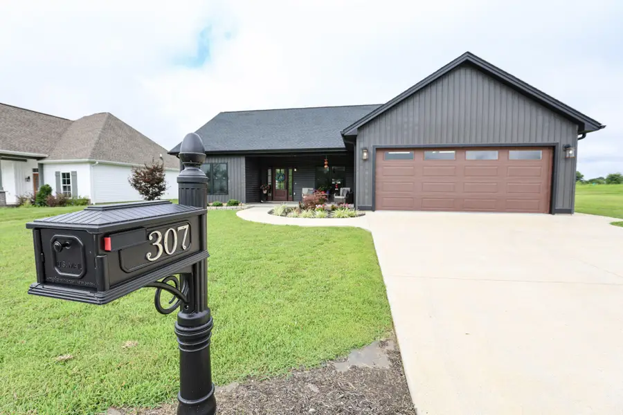 307 Parkway Drive, Mayfield, KY 42066 - #2