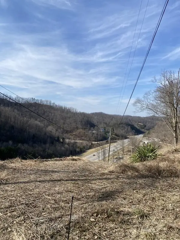 980 Bess Daniels Drive, Prestonsburg, KY 41653