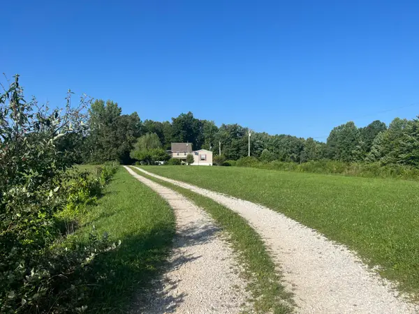 184 Catfish Cove Rd Cove, Pine Ridge, KY 41360