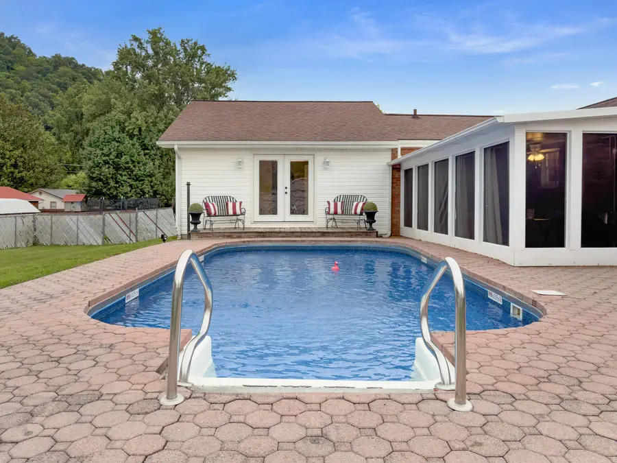 33 Horseshoe Street, Thelma, KY 41260 - #3