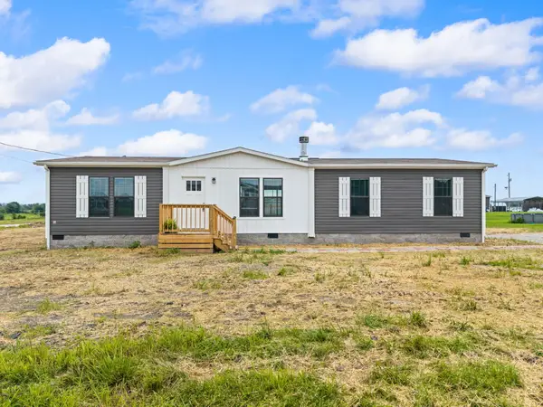 25 Wolf Bend, East Bernstadt, KY 40729