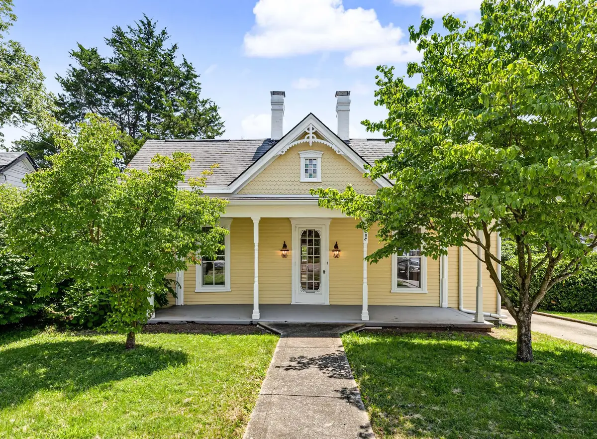 208 S Winter Street, Midway, KY 40347 - #1