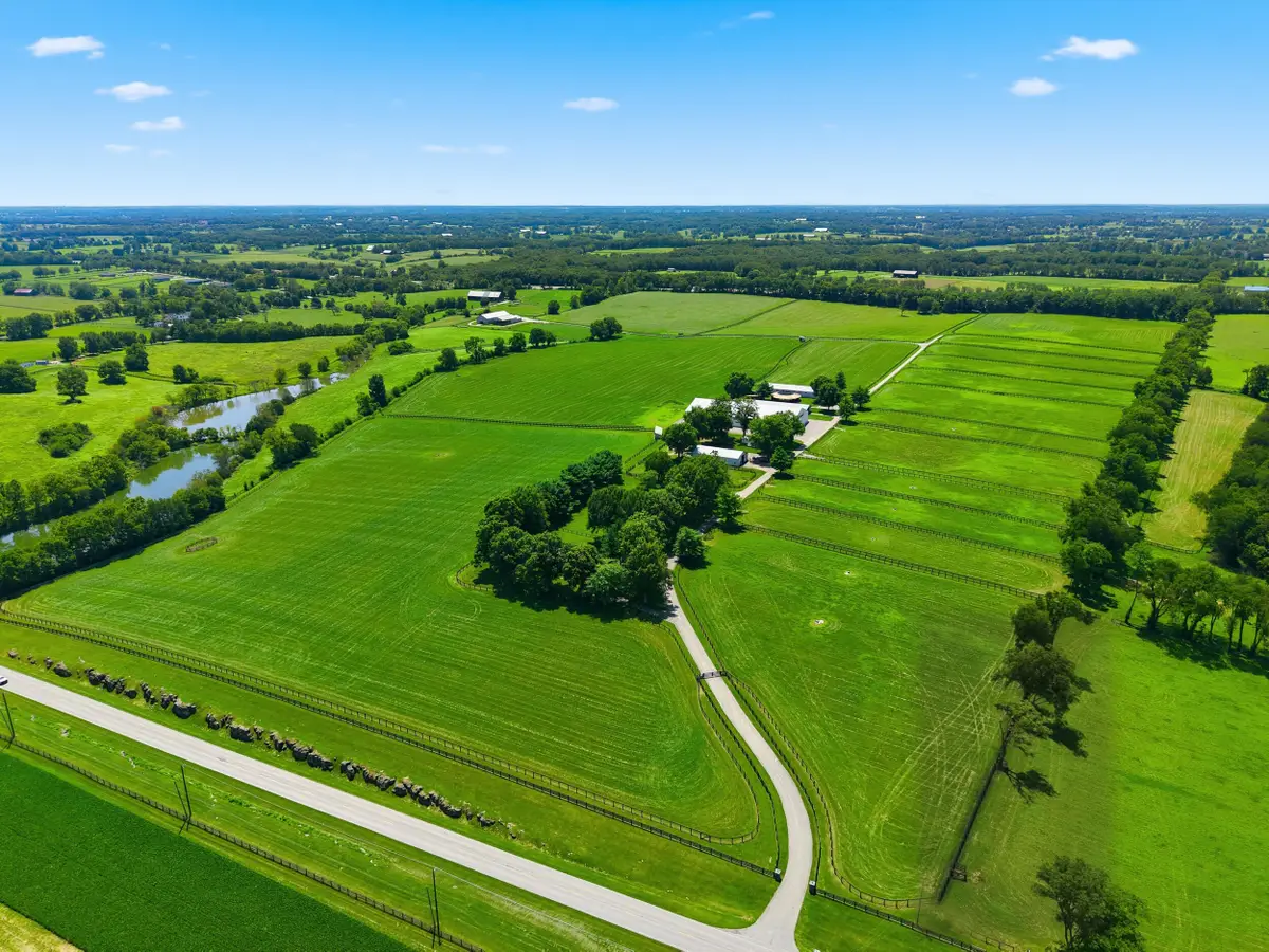 3945 W Leestown Road, Midway, KY 40347 - #1
