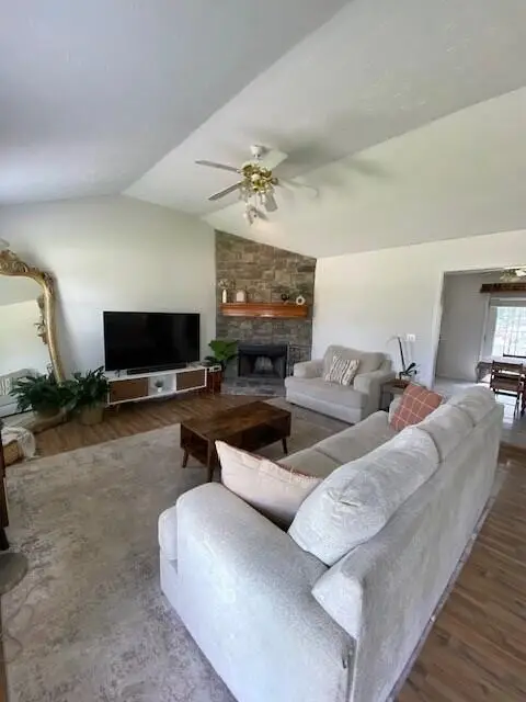 704 Pinoak Drive, Nicholasville, KY 40356 - #3