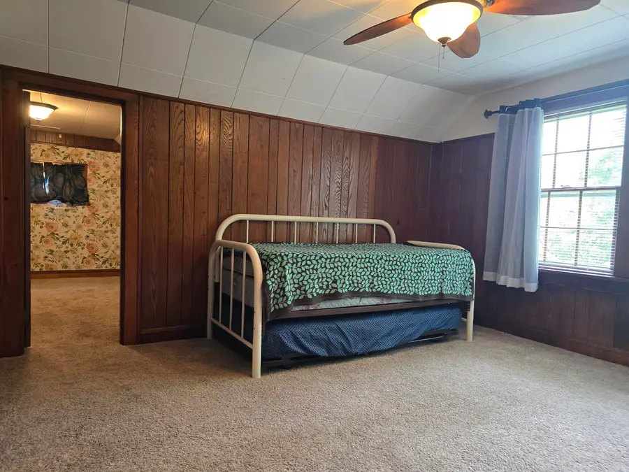 400 Gloucester Avenue, Middlesboro, KY 40965 - #2