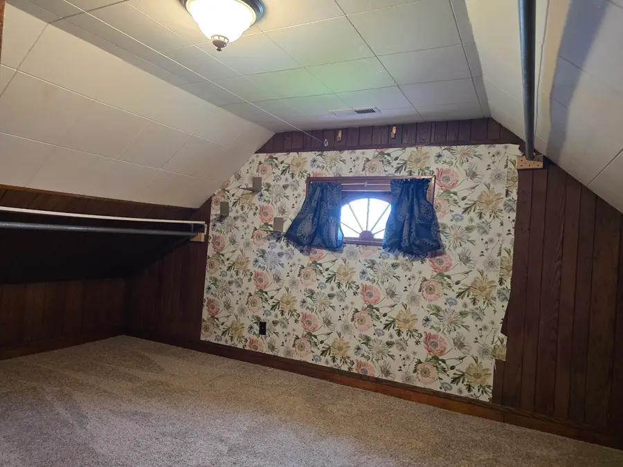 400 Gloucester Avenue, Middlesboro, KY 40965 - #3