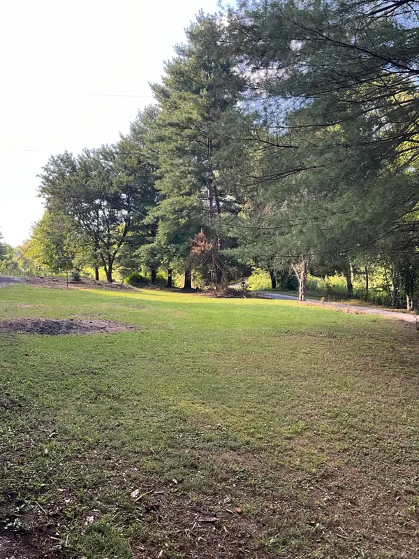 893 Huckleberry Road, Manchester, KY 40962