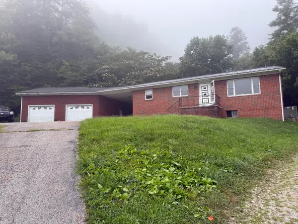 1044 Kentucky 1426, Banner, KY 41603