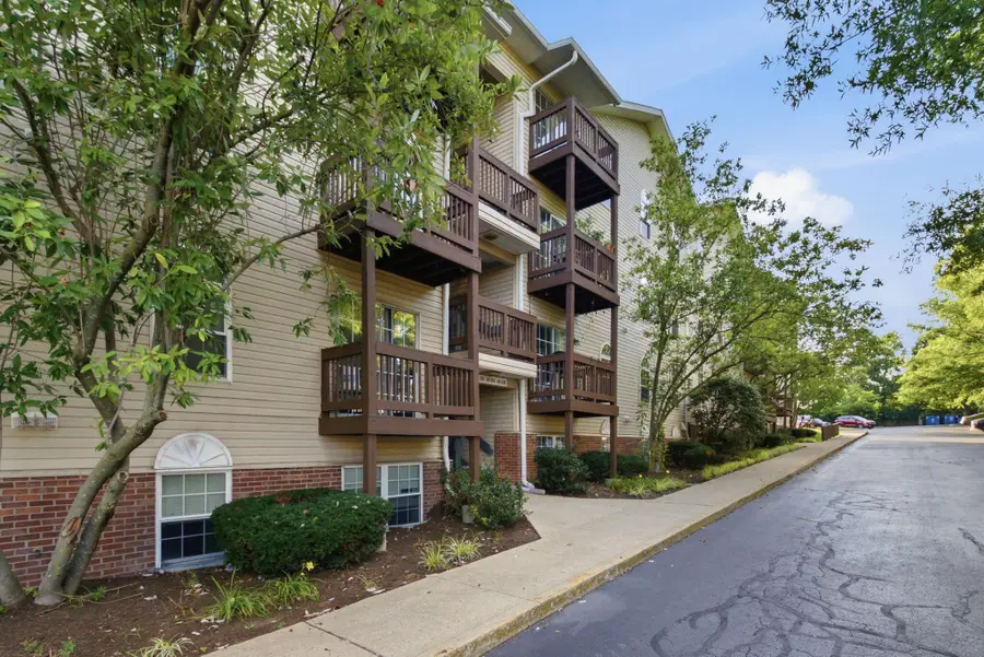 1081 S Broadway #401, Lexington, KY 40504 - #2