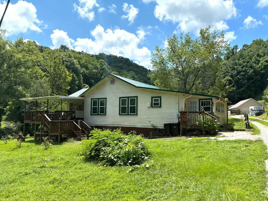 2036 Kentucky 215, Evarts, KY 40828 - #2