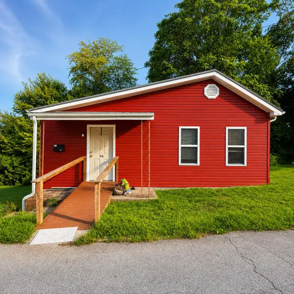 428 1/2 College Street, Somerset, KY 42501