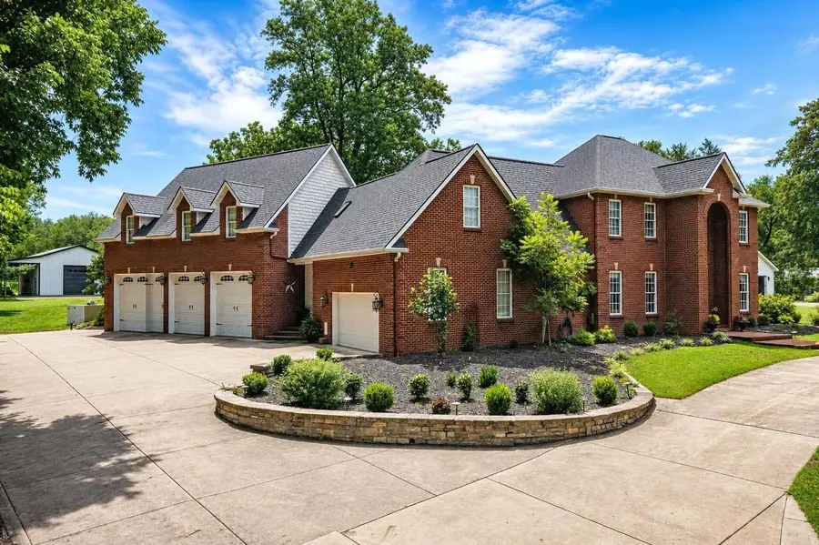 170 E Main Street, Paris, KY 40361 - #2