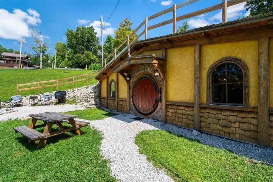 554 Cliffview Road, Campton, KY 41301 - #2