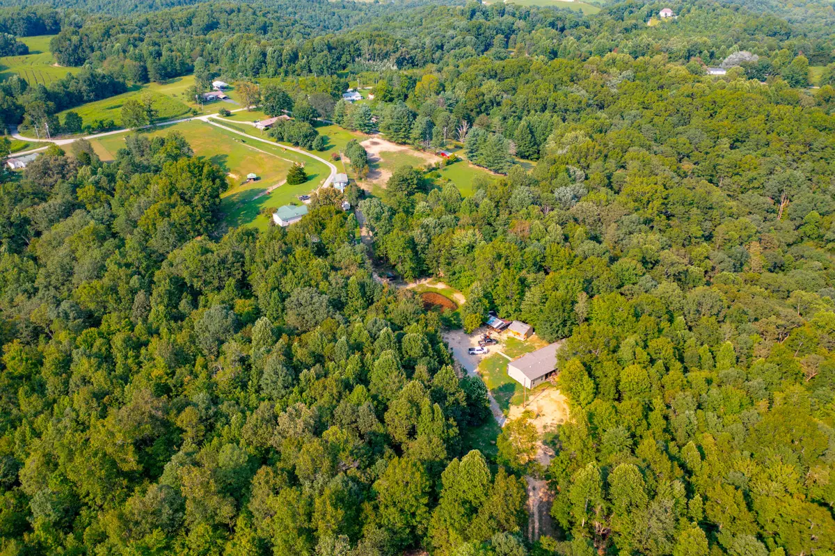 2685 E Hwy 1376, East Bernstadt, KY 40729 - #1