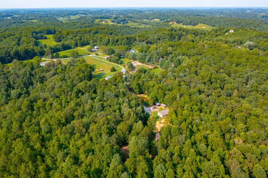 2685 E Hwy 1376, East Bernstadt, KY 40729 - #2