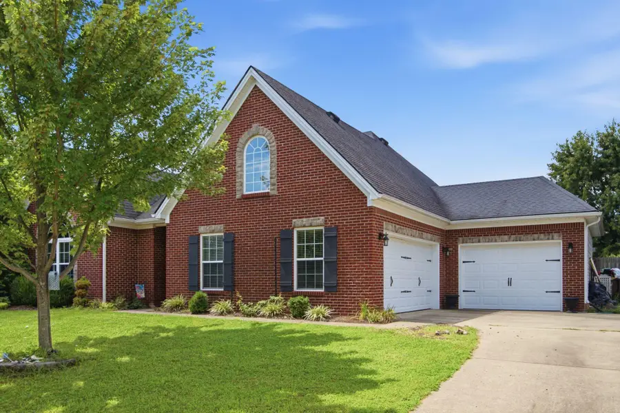 325 Gleneagles Way, Versailles, KY 40383 - #2