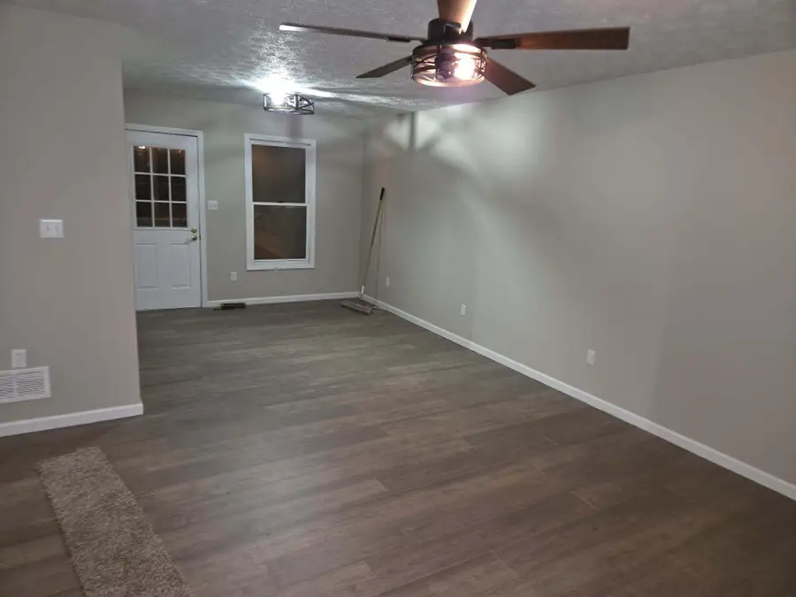 708 Broadway Street, Irvine, KY 40336 - #2
