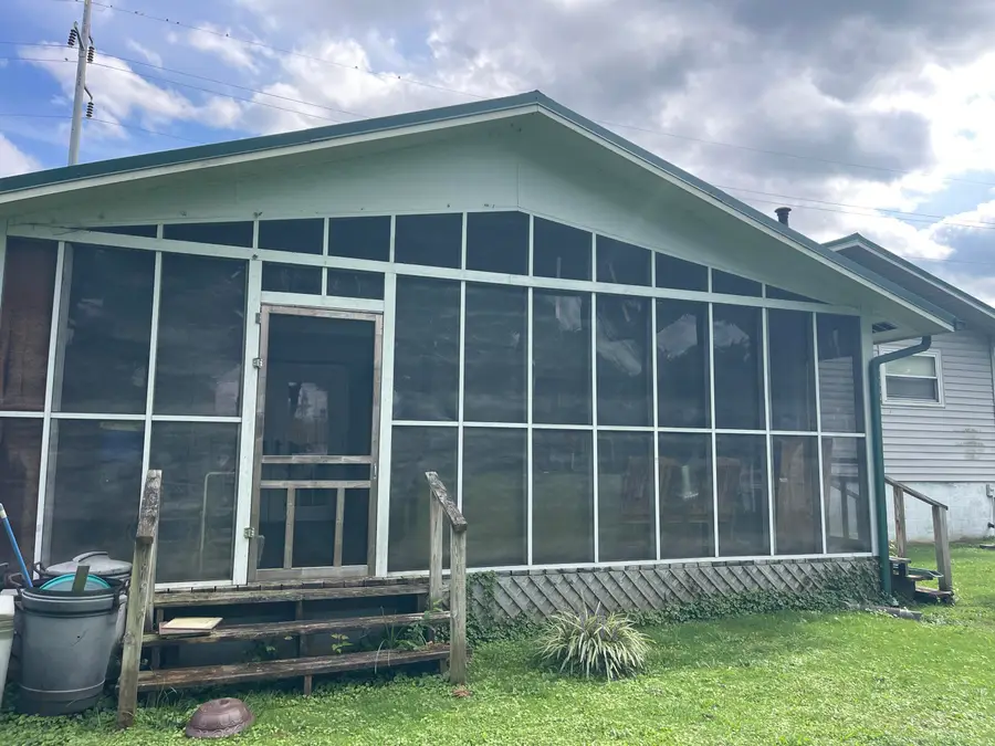 1102 W Chester Avenue, Middlesboro, KY 40965 - #2