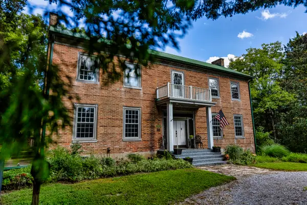 16 Navy Drive, Murray, KY 42071
