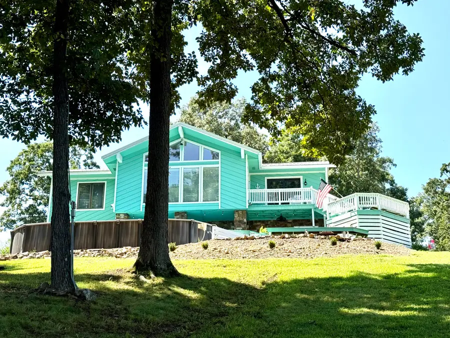 136 Sherwood Drive, Gilbertsville, KY 42044 - #2