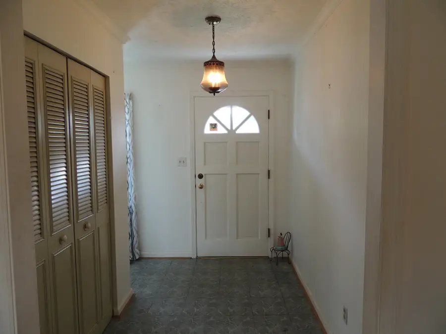 206 Bellwood Court, Frankfort, KY 40601 - #3