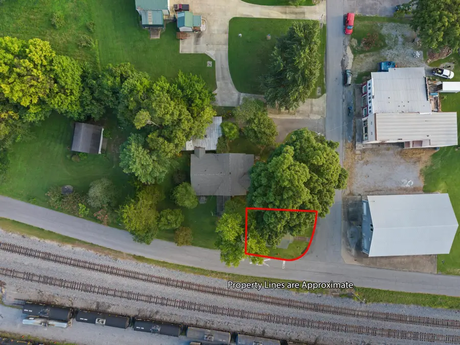7 Aspen Street, Calvert City, KY 42029 - #3