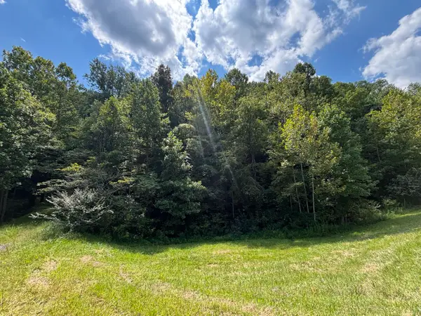9999 Ky-80, Hindman, KY 41822