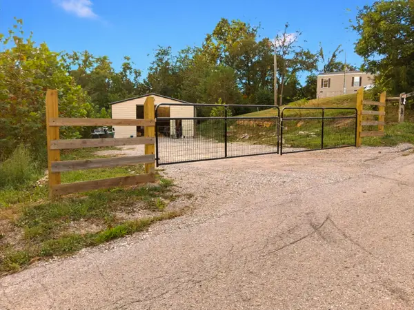 904 Gravel Lick Branch Road, Waco, KY 40385