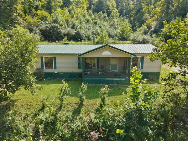 2724 2724 State Route 580, Oil Springs, KY 41238