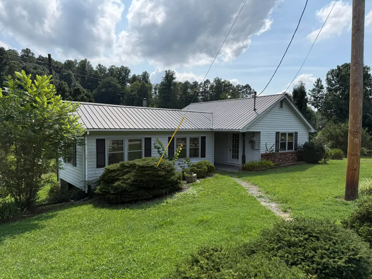 2526 S Hwy 421, McKee, KY 40447 - #1