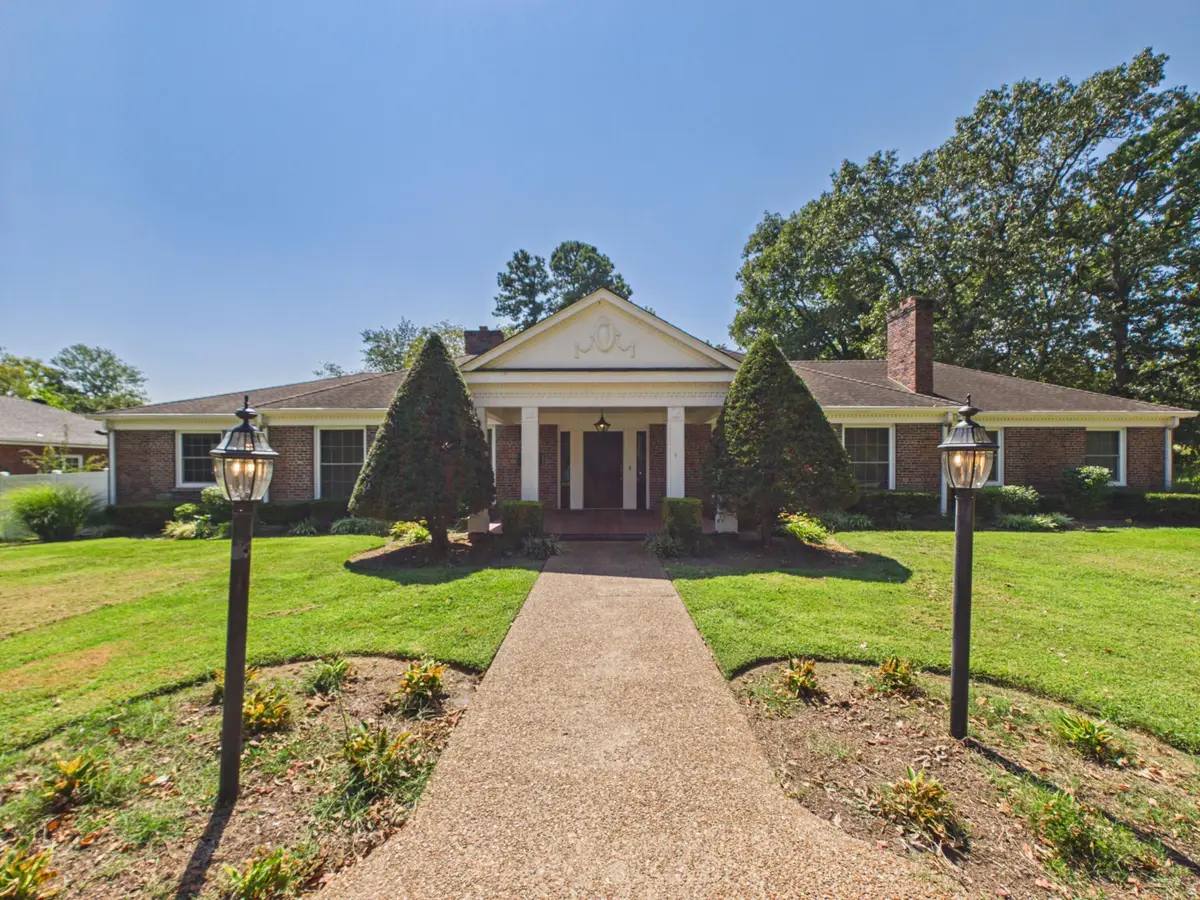 911 Sycamore Street, Murray, KY 42071 - #1