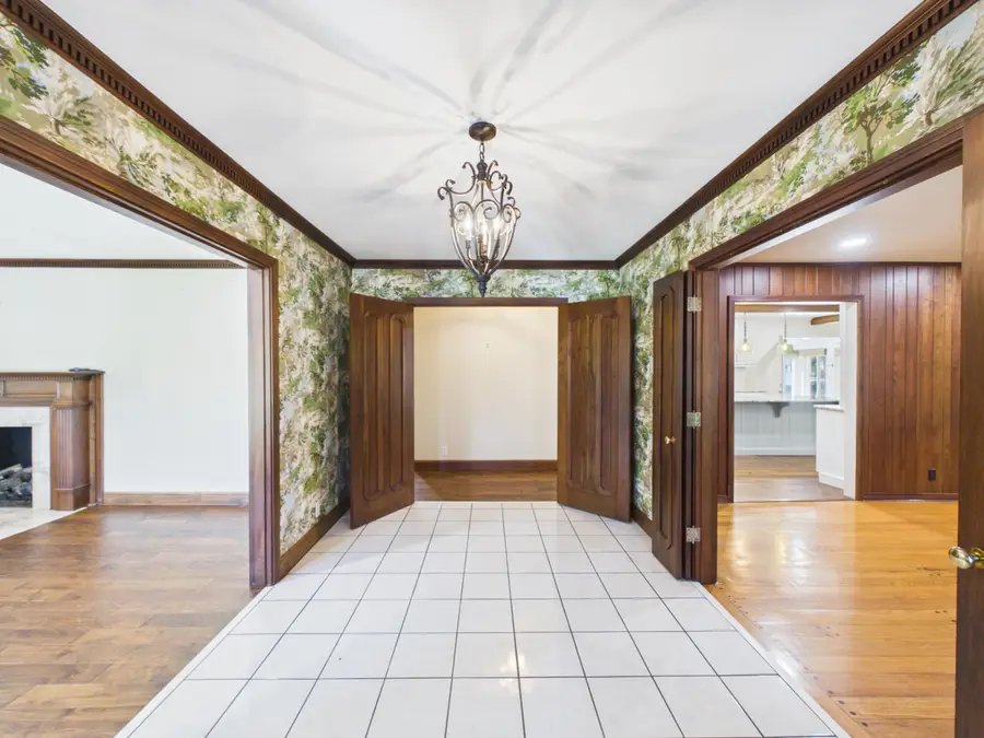 911 Sycamore Street, Murray, KY 42071 - #2