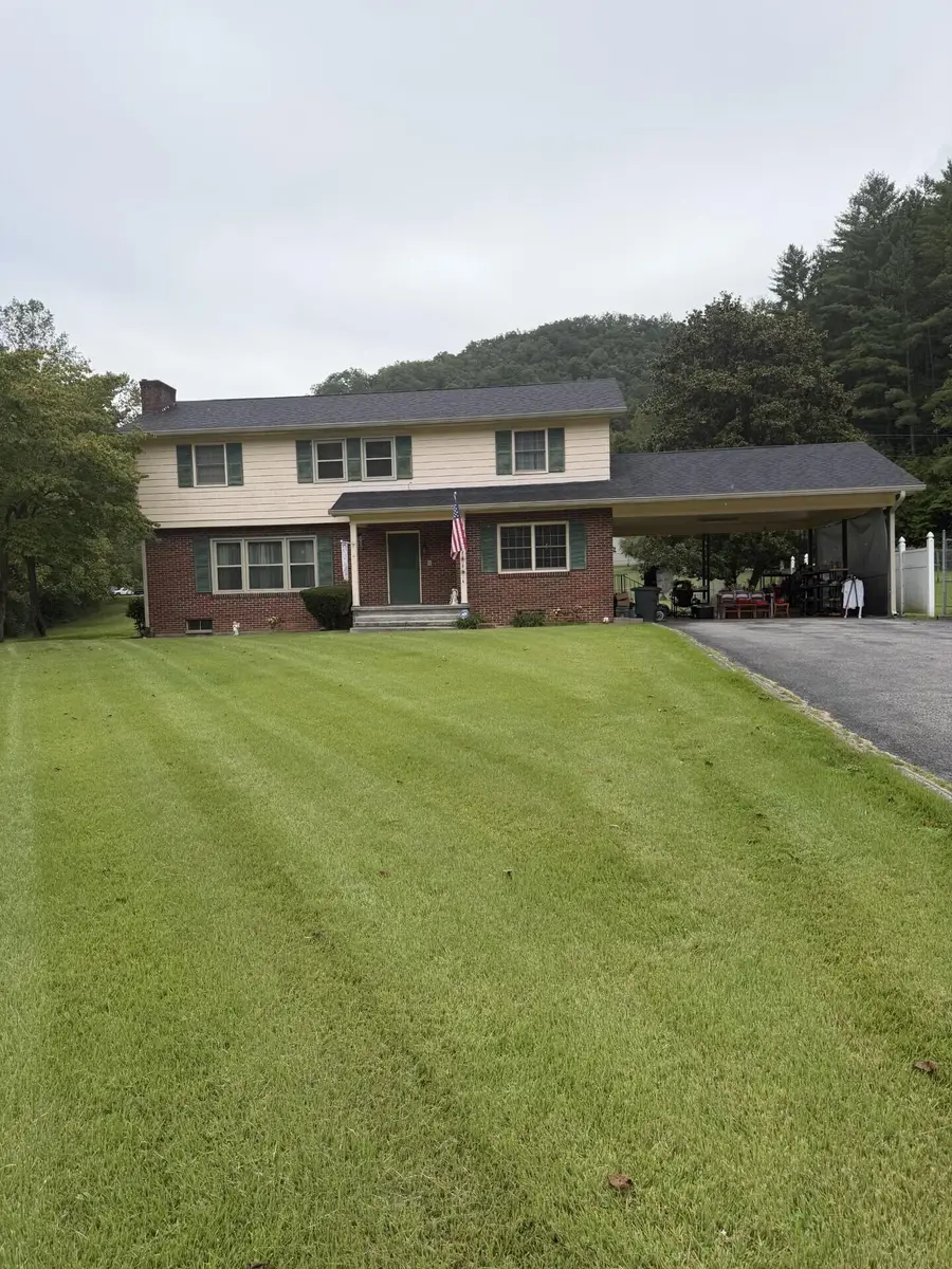 2511 S Lake Drive, Prestonsburg, KY 41653 - #2