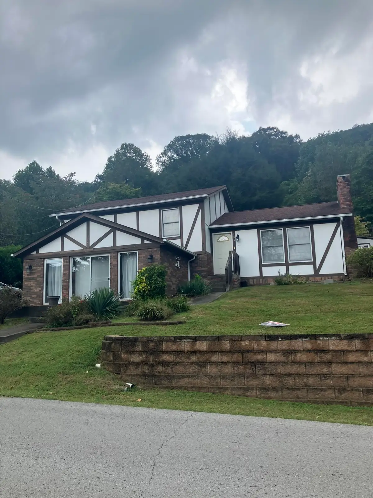 189 Park Drive, Loyall, KY 40854 - #1