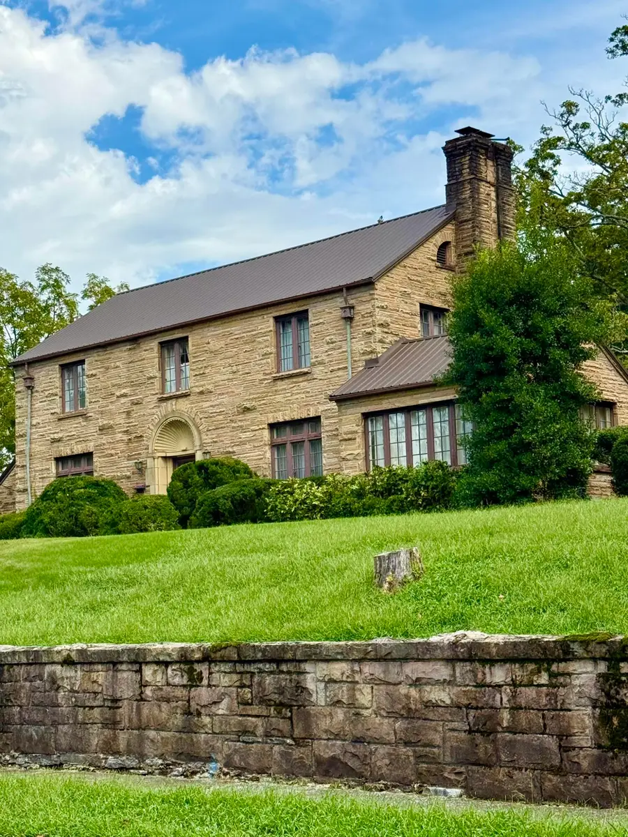 412 Englewood Road, Middlesboro, KY 40965 - #2