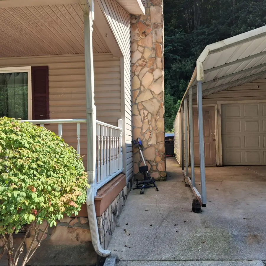 83 Osborne Fork Fork, Virgie, KY 41572 - #3