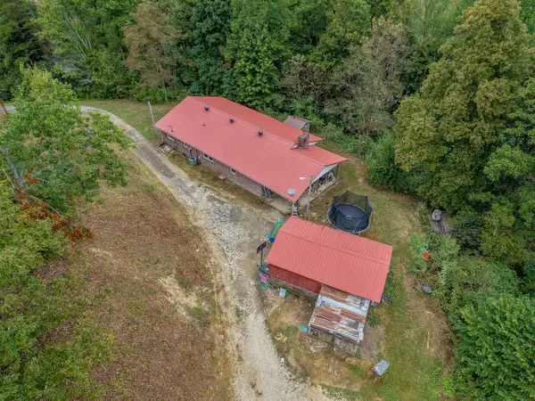 79 Blueberry Hill Rd Road, Campton, KY 41301