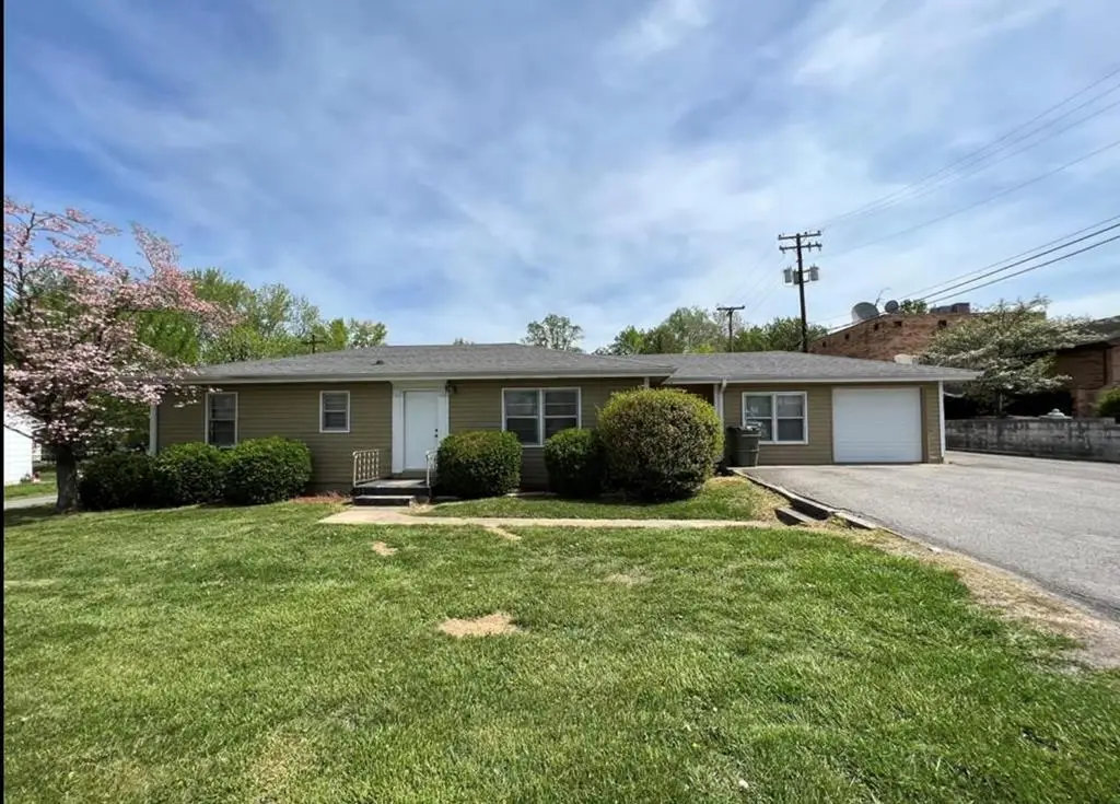 1604 E 9th Street, Hopkinsville, KY 42240 - #1