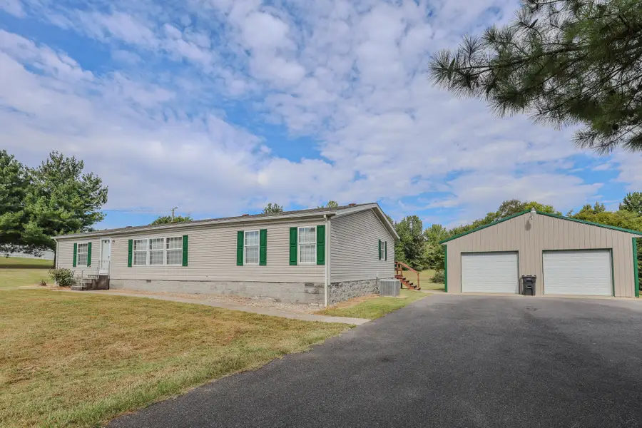 2465  W Lovelaceville Florence Station Road, Paducah, KY 42001 - #2