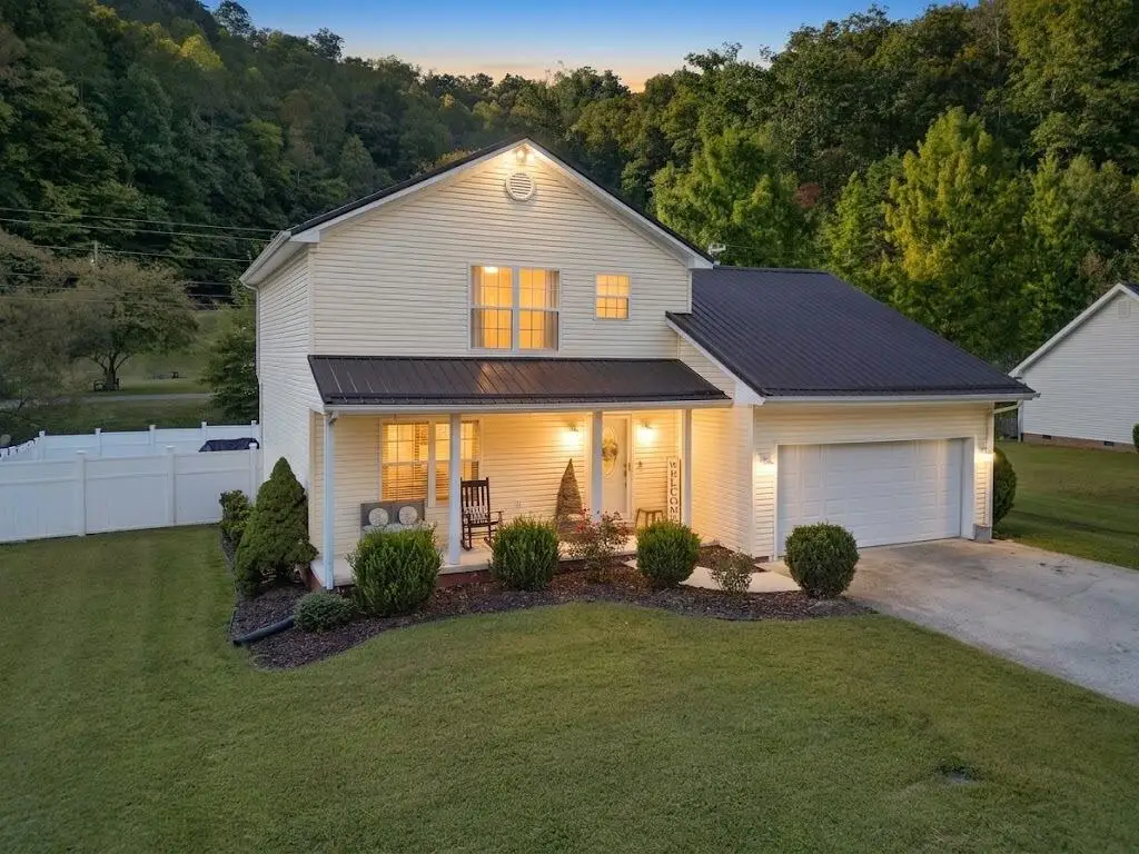 129 Stoney Brook, Van Lear, KY 41265 - #1