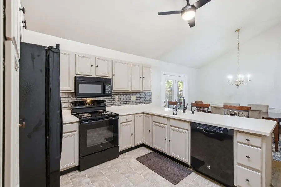 2208 Valencia Drive, Lexington, KY 40513 - #3